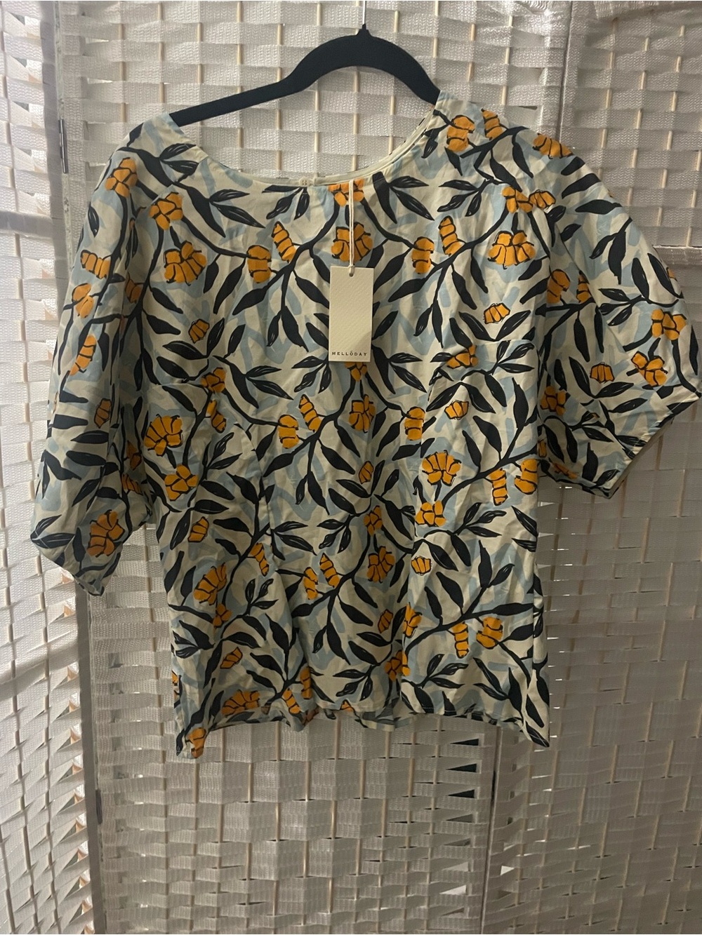 MELLODAY Floral Short Sleeve Top in Yellow and Blue-Gray